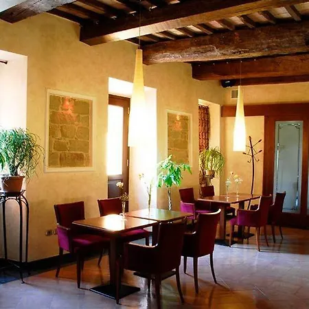 Le Calvie, Casa di campagna Camerino